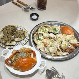 오늘의 집밥 제철 꽃게🦀🦀🦀🦀🦀🦀
제철 숫꽃게 2키로로 취향껏 먹기
게킬러와 파스타킬러의 요리🐷
반은 찌고 반은 마요소스에 에프 굽기〰️
게장파스탕와 내장소스 볶음밥으로 마뮤리
#집밥 #집밥기록 #집밥메뉴 #요리레시피 #요리스타그램 #주방인테리어 #주방템 #다이닝테이블 #신혼부부 #신혼은뭐먹집 #콘수프기록집 #신혼부부일상 