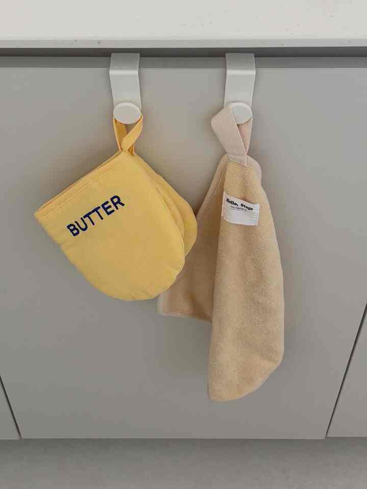 ホワイトトーンインテリアの小道具 
ポイントを与えるのが好きです💛
季節が変わると小道具も変わります
なぜここで気分が良くなるのでしょうか💛   #주방장갑추천 