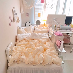 이 베딩 고소한 버터가 떠올라요...🧈
깨끗한 화이트 침구에서
버터 컬러의 침구로 바꿔봤는데 어떤가요🤲🏻🤍
이제 날이 선선해지고 있어서
여름 이불보다는 좀 더 도톰한걸 찾게 되잖아요
요 침구는 지금부터 겨울, 봄까지 쭉
사용하기 좋을 두께감이에요𖤐
호텔 침구처럼 바스락 거리는 느낌인데
세상 부드럽고,,,
몸에 닿는 느낌이 정말 좋아요💛
프릴 포인트로 사랑스러움도 더해져서
침실에 깔아주면 너무너무 예쁘답니다🫧
저는 크림버터 컬러로 사용중인데
앞면은 크림버터, 안쪽은 퓨어화이트 컬러로
예쁜 조합이에요ꕥ
(컬러 정말 다양하게 있더라구요!)
#말그미네 #가을이불 #겨울이불 #가을침구 #이불추천 #버터인테리어 #겨울침구 #이불추천 #이불 #차렵이불 #사계절이불 #호텔이불 #호텔침구 #양면이불 #콘수프기록집 #오늘의우리집 #맞팔 #자취방인테리어 #원룸꾸미기 #원룸인테리어 #파스텔인테리어 #감성인테리어 #침실 #침실인테리어 #침대 #가구배치 #예쁜침구 #러블리 #소품 #달력 