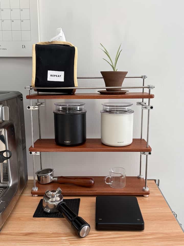 ＃賢い消費ホームバリスタ🥺

バリスタになりたい
毎日飲むコーヒーはもう少し専門的に楽しみたいと思います。 
「分かるだけに見える」という言葉があるように 

コーヒーをもっと知って楽しみたい 
機器を購入しました。 

これからもっと楽しむことができるでしょう！ 

＃ホームカフェ＃ホームカフェインテリア＃ホームカフェゾーン＃コーヒーツール＃コーヒーマシン＃コーヒータイム＃コーヒーツール＃バリスタツール＃ホームカフェおすすめアイテム 
