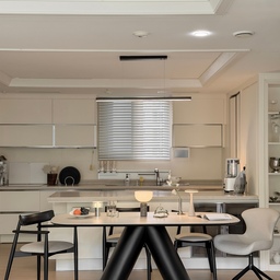 #콘수프기록집 #예쁜템최고야 
#kitchen 🖤🤍✨
new 테이블과 남겨보는
주방 기록 🍽️✨
블랙 테이블은 처음이라
조금 고민했는데,
밝은 주방에 무게를 싹- 잡아주니
볼수록 마음에 들어서
요즘 제대로 블며드는 중...🖤✨
거실에 놓아도 예쁠 것 같아서
구조 바꿀 때 옮겨보려구요 🥰
원래 계획했던 조명은
입고가 한참 걸린다길래,
입주 때부터 있던 기본 조명을
다시 달아뒀는데
생각보다 꽤 잘 어울려서 만족 중인 💛
🏷️ @onesection_official AXIS Onyx black 1800
#원섹션 #주방인테리어 #kitcheninspiration #homeinspo #주방인테리어 #주방꾸미기 #주방마감샷 #감성주방 #홈카페 #신혼집인테리어 #신혼일상 #ftc8기 #맞팔 #소통 #맞팔해요 #신혼가구 #입주가구 #화이트인테리어 #미니멀인테리어 #프렌치인테리어 #프렌치무드 #명예의전당