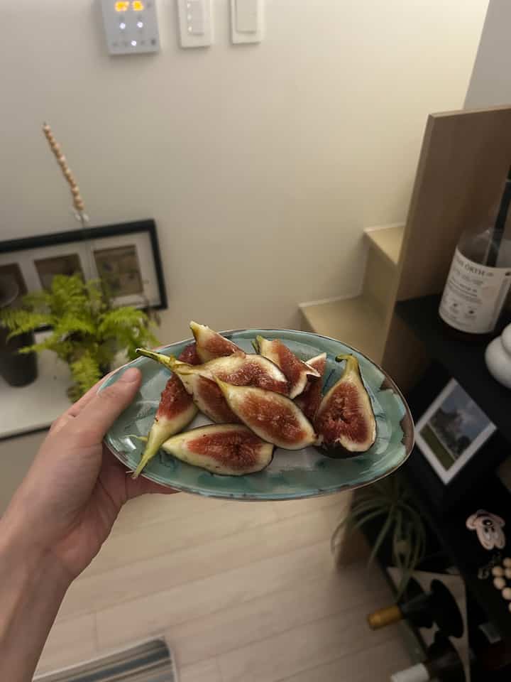 きれいな皿に入れて食べる   #선반 #액자 #복층 #복층계단 #복층원룸 #복층오피스텔 #복층거실 #복층꾸미기 
