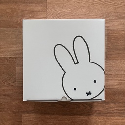 불량 이슈로 어렵게 만난 미피 믹싱볼 ...!
제일 큰 사이즈(2400)로 구매했는데 넉넉한 사이즈라 그런지 이것저것 요리하기 좋더라구요!
특히 나물이랑 야채 양념 무칠 때 딱 좋았어요
그래도 뭐니뭐니해도 미피 그림이 최고죠 😉💗
#콘수프기록집 #현명한소비 #미피 #미피믹싱볼 #믹싱볼 #믹싱볼추천 #주방 #주방템 #주방템추천 
