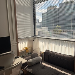집을 사랑하게 된 계기가 되어준 지금 집... 🏠
벌써 이곳에 온지도 1년이 되었네요! 복층에서의 사계절이라니 뭔가 뿌듯해요!
#복층원룸 #복층오피스텔 #복층인테리어 #집꾸미기 #콘수프기록집 #예쁜템최고야 #소파추천