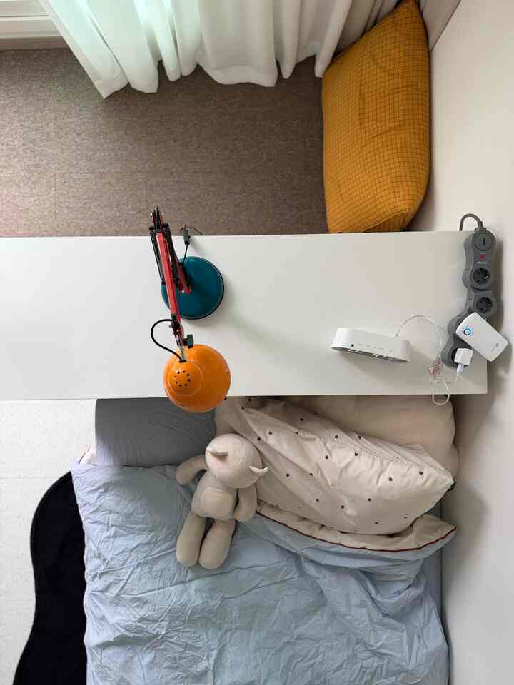 ＃インテリアノウハウ＃コンスープ記録集 
🍬
子供部屋のサイズが縦に長いタイプなのでベッドとデスク 
いつも少しずらして配置するしかありませんでした。 
本棚も置かなければならず、曖昧に残る空間を分離してくれました。 
ベッドのベッドを少し浮かべて、本を読む空間を作ってくれたら子供がとても好きでした。 
インテリアノウハウは私が持っているもので最善を尽くします 
その能力値を最大限に引き上げることです☺️
。
。
。
。
。
＃今日の家＃今日の家のおすすめ＃今日の家のインテリア＃今日の家のオンラインハウス＃家の家＃ホームスタイリング＃ホームインテリア＃インテリア＃家の装飾＃キッチンインテリア