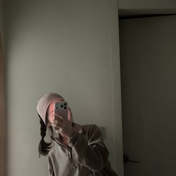 #오늘의우리집
삼남매 엄마지만
나를 돌보는 것도, 집을 정돈하는 것도
소홀히 하지 않는 사람이 되고 싶어요.
완벽하게 해내는 것보다
조금씩이라도 계속 움직이는 것.
아이들 챙기고, 집을 정돈하고,
내 몸과 마음도 챙기면서
오늘도 부지런히 움직여봅니다.
결국 내가 원하는 건
아이들에게 좋은 엄마이면서
나 자신도 잃지 않는 엄마.
오늘도 하나씩 움직이기 💛
#오늘의집 #오늘의우리집챌린지 #삼남매엄마 #워킹맘 #자기관리 #집정돈 #살림기록 #유쓰리홈 #집꾸미기 # #콘수프기록집 
