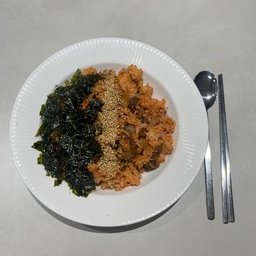 선물받은 양념꼬막으로 비빔밥 해먹기✌🏻
꼬막 자체가 넘 맛있어서 밥에 참기름만 넣고 비빈 후
김가루, 깨 뿌려서 플레이팅했어요~
남은 삼겹살에 김치 간단히 굽고 계란국과 함께 먹으니
맛집 부럽지 않네요😋
#꼬막비빔밥 #삼겹살구이 #계란국 #모던하우스 #파스타볼 #접시 #디저트접시 #밥그릇