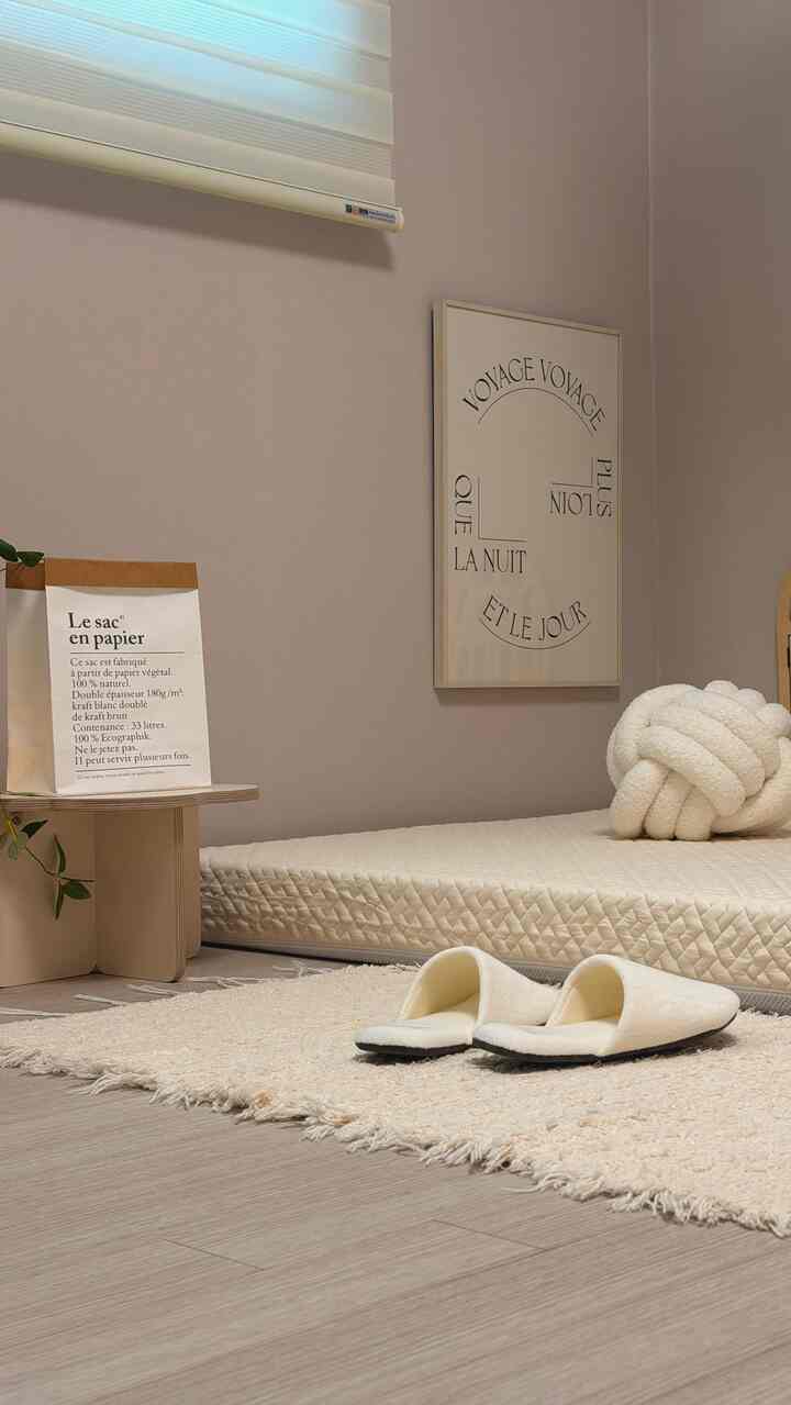 小さな部屋にトッパー一つ置いただけなのに、 
あまりにも快適なアジト完成… ෆ 

お客さま用に置いてもいいし、トッパーラの休止が気軽に
上がり降りることができる高さです。
時間を過ごしている空間でもあります。暖かい今日の我が家！

＃今日の私たちの家＃コンスープ記録集＃トッパー＃ノルディックスリップ＃
＃小さな部屋＃ゲストルーム＃ゲストルーム＃小さな部屋の装飾＃コミュニケーション＃