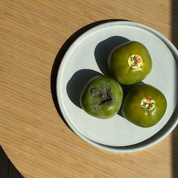 #콘수프기록집 #오늘의우리집
올해 첫 맛보는 단감.
푸릇푸릇 땡땡한 단감을 보니까 
추석이 다가온 것이 실감나네요🙊
행복한 하루 보내세요! 🤍
#간식 #과일 #가을과일 #단감 #오늘우리집 #오늘장면한컷 