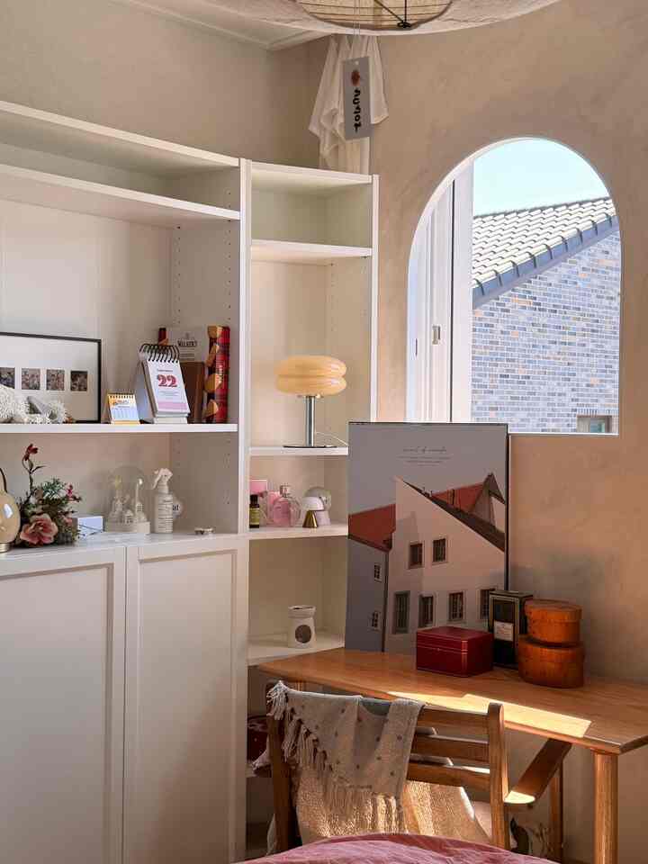 ポスターひとつで秋の雰囲気を賭ける！
オレンジのとがった屋根の写真を見て、私たちの家の景色に似ているようです。
選んでみましたが、思ったより好きです。
家のあちこちに配置してみました！

秋のインテリアでインナージョギングポスターおすすめです🧡

秋の日差しがきれいに入るときに撮ってみてください！

＃賢明な消費＃コンスープ記録集＃インナージョギング＃ポスター額縁