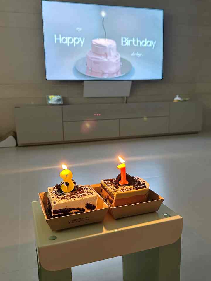 #콘수프기록집 #예쁜템최고야 
五感レビューで受けたドゥイングツールズ！
誕生日のときに少しケーキもして、普段はスツールで使っています。
色がとても美しいので、見るたびに満足しています。
どこに置くかまだ悩んでいます..!!
形も簡潔で色合いも多様でした。
家が贈り物としてもいいと思います！

#ドゥイングツール #스툴 #선반 #거실 #거실인테리어 #거실꾸미기 #스툴의자 #화분선반 