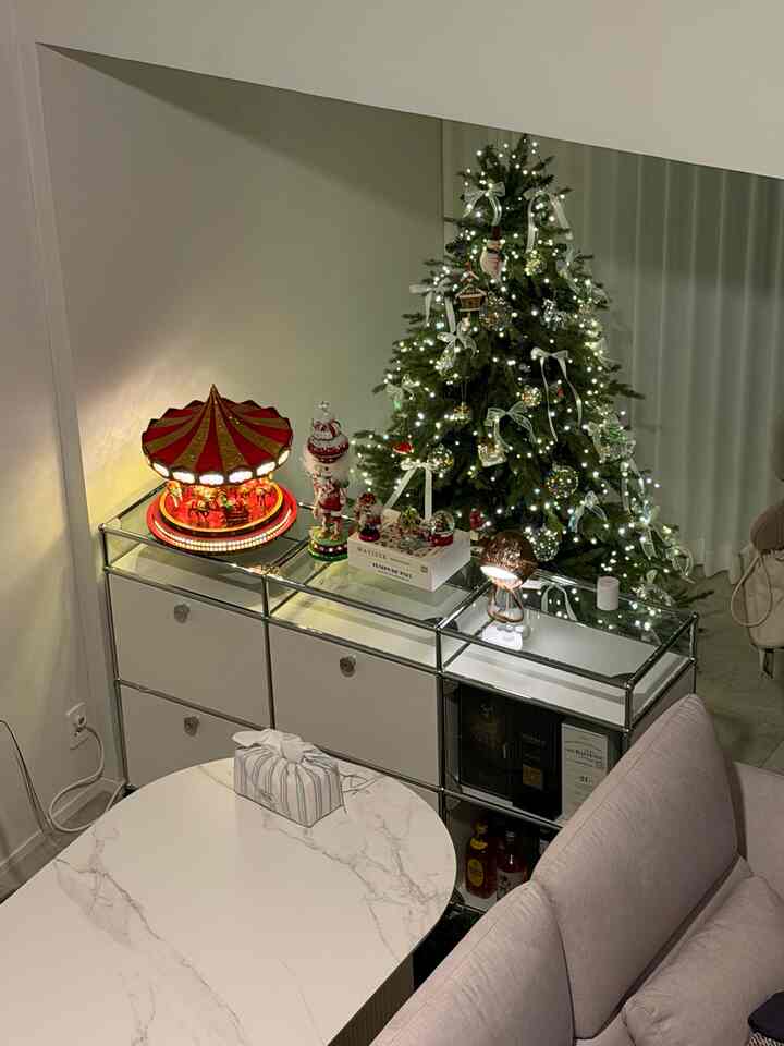 私は早くクリスマスの準備をしています。 
みんないつ始めますか？ ㅎㅎ  #크리스마스트리 