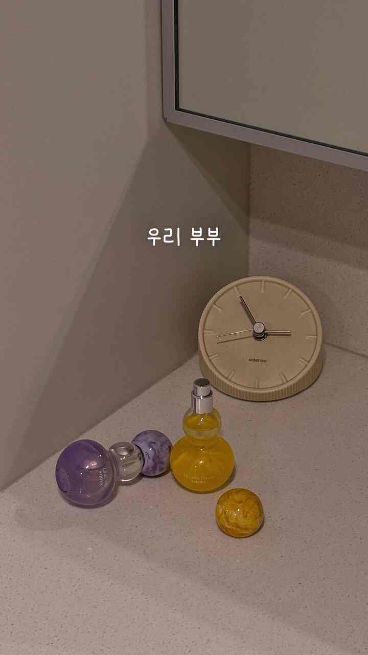 ＃ツールオープン最近のバスルームとキッチンで一番手がたくさん行くもの… 🛁🤍
香から使用感まで気に入って
キム・ジハウスの特別価格に持ち込まれました。

スヤソウル（@sooyaseoul.official）🌼

私は香りが濃すぎたり塗ったりして粘着性のある製品は手がうまくいかないのに..🥹
スヤソウルは穏やかに香りが残ります 
毎日楽に使いやすい感じでいいですね✨

特に＃スヤソウルセントオイル 
髪から手、キューティクル、ボディまで一度に使えるので
洗って出て、あちこちで別々にまとめてバーを必要とせず
ひとつ置き、ぬるぬるまぶして簡単に書くのが好きです🤍

香は2つあります。 

🌙ムーンレットフラワー
月見花が咲く夏の夜を盛り込んだ
グリナリーフローラル＆ウッディムスク香

☔️ライラックベール
雨の日のライラックのように
澄んで清潔に残るフレッシュフローラル香

私は最近、特にライラックのベールによく浸っています 🫶🏻

**ライラックベールはウォッシュ→ローション→セントオイルまで
同じ香りでレイヤーできます。
シャワーを浴びてからほのかに香りを長く残したい日
私の組み合わせは本当にお勧めです。

———

📢と工具期間中
全構成15％割引+無料配送（済州、図書山間どこでも⛟） .ᐟ
+@ストアチムとお知らせを受ける3％クーポンまで重複適用可能です✨

🗓️ツールスケジュール：9/29 - 10/11

vストアチムと通知を受け取るときに特別割引に追加3％の重複割引まで。


💌追加オプションで設定すると、特典は大きくなります。

💜セントオイルをもう1つ入れると追加割引
セントオイルを選択した後、 
追加オプションでお好みの香りをさらに盛り込むと、通常価格に比べ約22％割引。

🧴ウォッシュ+ローション+セントオイル3種構成
ボディ＆ハンドウォッシュ＋ローションセット選択後、 
追加オプションでお好みの香のセントオイルを追加して3種セットで構成すると、通常価格に比べ約18％割引。

お好みのお香に選んで盛り込んで、追加割引特典までぜひ手に入れてください 🌼🪻

———

🎁購入イベントも用意しました Ιᐟ 

購入後❛購入完了❜コメントを残してくれた方のうち3分を選び
購入した商品と他のスヤソウルの商品をプレゼントにお送りしますⰆ🎀

↳ https://www.instagram.com/p/Dd2vkHWE3OZ/?stkn=ZWlkZmlvdGE5c2x2 (購入完了コメントを残す場所🔗)

（Suya Seoul + Kim Ji House Instaアカウントをフォローして友達までタグを付けると当選確率UP🤍）

そして今回の工具購入後、購入確定まで完了すると
追加で全製品7％割引クーポン＋送料無料クーポンも自動的に発行されます✨（26.12.31まで使用）


🔗最低価格の購入リンクはコメントに「スヤソウル」を残していただければリンク残します。 
。
。
＃スヤソウル＃SOOYASEOUL＃スヤソウルボディ＃ボディウォッシュ＃ボディウォッシュ＃ハンドローション＃ハンドウォッシュ＃ボディケア＃ボディテムおすすめ＃バスルームテムおすすめ＃新婚カップル＃購入完了イベント