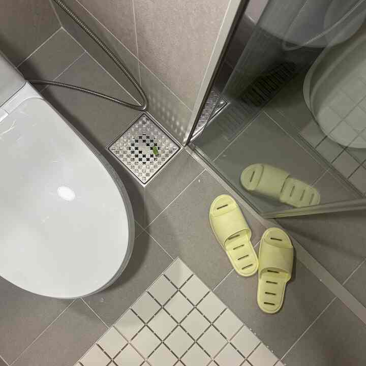 狭い我が家共用トイレ🚽🚽🌱
多目的室で使う 残りのデクタイルを使う！  #화장실타일 #화장실청소 #화장실정리 