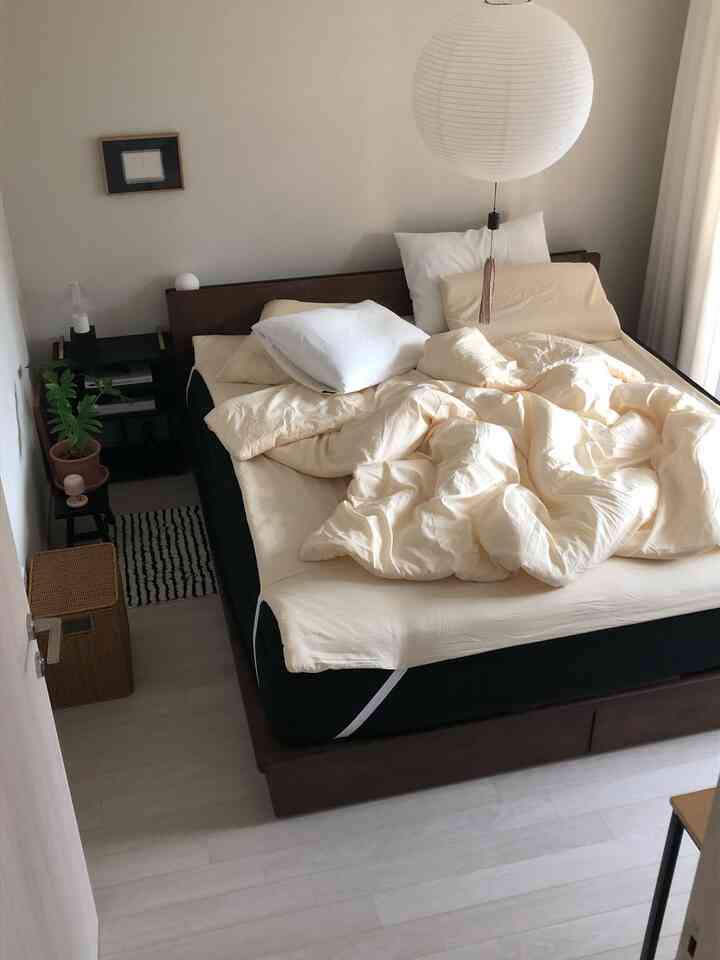 
私は寝具を変えるのが楽しいです！ 
新しい布団を取り出すのも良いです。 
きれいに吸っておいておくのも癒しです𓂃𓈒𓏸🫧 

今回はオルディベラモーダルの布団に変えました。
バニラカラーが落ち着いて可愛い
無彩色ラバーも気軽にポイント周期いいですよ！

モーダル布団は初めてですが、エアタッチ加工のおかげで
滑らかで柔らかい肌触りなので、手でこすります。
眠る瞬間まで気分が良く色味も魅力的だ。
長く使うと思います😴


＃コンスープ記録集
＃秋のインテリア＃寝具セット＃寝具インテリア＃布団
＃寝具＃ベディング交換＃ベディングインテリア＃ベディングスタイリング 
＃秋の愛の家＃秋のインテリア＃寝室のインテリア 
＃寝室のスタイリング＃寝室の飾り 
＃モーダル寝具＃モーダル布団＃お部屋のインテリア 

