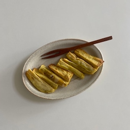 따끈따끈 어제 배송된 그릇에,
겉바속촉 고구마 말랭이 만들어서 담아봤어요,,,🍠
실제로 보니 너무 예쁘고 작은그릇,,🤍
예쁜그릇이 저를 행복하게 하네요🍑
#오홈스토랑 #토요일 #고구마 #고구마말랭이 #니코트그릇
#홈쿡 #간식만들기 #에어프라이어요리 #콘수프 #니코트