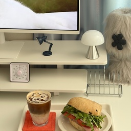주말맞이 아침 만들기 🥪
라떼랑 냉장고 털어서 만든 샌드위치!
#오늘의우리집 #콘수프기록집 #샌드위치 #트레이 #쟁반 #라떼 #유리컵 #커피 #티코스터 #컵코스터 #오가든 #책상 #데스크 #맞팔 #렉슨조명 