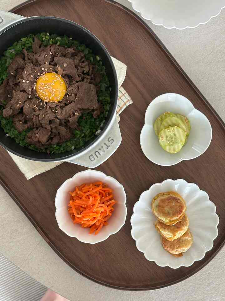 ＃かわいいテム
きのこ焼肉鍋を作ってみました。 
特別なおかずがないときにぴったりです。 

＃無磁器＃釜飯＃スターウブ＃新婚は何を食べる＃ボウル 
#コンスープ