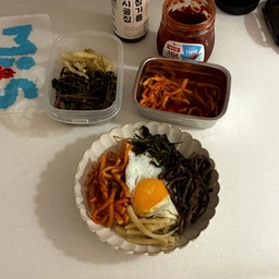 비빔밥 !
 #신혼은뭐먹집 #신혼밥상 #집밥 #집밥요리 #집밥기록 #오홈스토랑 #오늘의집  #오늘의집에서샀어 #오늘의식탁 #홈스토랑 #홈스윗홈 #콘수프기록 #비빔밥 #나물비빔밥
