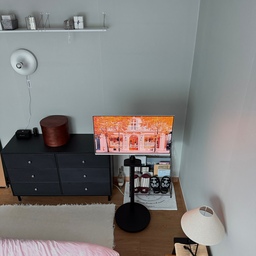 제품제겅 이내가 TV 앞으로 가는 대신
TV가 나한테 오는 일상 📺
이제야 이동식 스탠드에 입문한 집순이는 그렇게 침실 밖으로 더더욱 나오지 않게 되었다고 한다..ㅋㅋㅋ
✔️카멜마운트 smb32
#콘수프기록집
#예쁜템최고야 
#이동식티비 
#이동식티비거치대 
#이동식tv
#이동식티비스탠드 
#티비스탠드
#티비스탠드거치대 
#삼탠바이미 
#삼탠바이미거치대 
#이동식tv거치대 
#카멜마운트
