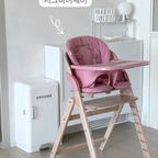 시크 씨티 하이체어 사용해보니 이유식 시작한 아기에게 딱 필요한 육아템이에요🤍!!!

아기를 안정감 있게 앉혀줄 수 있어서 식사시간이 한결 편해졌어요🫶🏻✨ 디자인도 깔끔하고 모던해서 집 인테리어와 자연스럽게 잘 어울리고, 사용하기 편한 것도 마음에 쏙 들더라구요🥰!!?

이유식 먹일 때뿐만 아니라 간식이나 놀이시간에도 활용하기 좋아서 요즘 정말 유용하게 사용하고 있어요!!

깔끔한 디자인에 실용성까지 챙긴 하이체어 찾는 분들께 추천하고 싶어요✨

#오늘의우리집 #콘수프기록집 