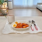 #냉털요리 #냉장고정리

냉장고 정리하다가 냉동실에서 냉동떡볶이 발견!
꺼내놓고 오늘 해서 먹었어용🤍

언능 먹어야하는 당근주스도 털먹🥕

조금만 먹어야지 했는데 못참고 두그릇 먹었어요
냉장고 비우다가 제 배만 두둑하게 채웠네요🥹

#홈스토랑 #냉동떡볶이 
#홈스타일링 #오늘장면한컷 
#좁은집꾸미기 #인테리어없이꾸미는집 