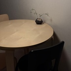 화산석 조화 하나로 주방 분위기가 달라졌어요

허전했던 식탁 위에 조그만 조화를 올려놓으니 분위기가 확 달라졌어요

어두운 분위기에서도 은은한 분위기를 낼 수 있고

조화이기때문에 따로 관리가 필요하지 않아서 너무 좋아요


#화산석조화 #주방인테리어 #주방용품 #식물인테리어 #식탁 