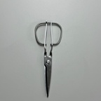 주방 잘산템 1등 ✂️
가위주제에 넘 이뻐,,,

올 스테인리스에 분리가 가능해서 깨끗하게 세척 가능!
진짜 절삭력 어마무시함
다잘려요 제 손도 잘라먹을뻔 함 ;
수세미는 항상 잘려요..ㅎ
재료 손질할때는 이 가위 하나면 뭐든 다 해요
진짜 왕 추천🖤 

——-

두번째 잘산템 바겐슈타이거 채칼

요 아이템도 스테인리스라서 내구성 짱짱함!
글구 날이 양면으로 되어있어서 재료따라
바꿔가면서 사용 가능해요 ☺️

그리고!! 가장 중요한거 얘도 절삭력 짜릿함,,
진짜 조심해서 사용해야만 할것같은 절삭력이지만
그래서 맘이 편해요
이물질도 물로 잘 헹궈지는 편이라 추천함니다🤍

#토리베가위 #일본가위 #스테인리스 #주방템 #주방템추천 #채칼 #채칼추천 #바겐슈타이거 