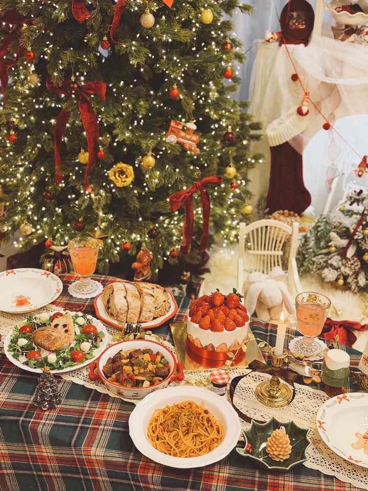 こんにちはメルです🧚🏻‍♀️

昨年のクリスマス写真を取り出してください🎄

まだ10月なのに、もうクリスマスが待ってるんですよ🎅🏻✨️

私は先週すでに木を広げました。
今年は少し早くクリスマスの雰囲気を楽しんでみましょう🫶

昨年の写真をまた見ると、その時の雰囲気も新緑に浮かび上がって
今年はまたどんな姿で飾るのか楽しみですね🎁

みんなクリスマスの準備をそろそろ始めましたか？

＃コンスプ記録集 
