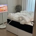 요즘 아늑한 내 침실🛏️

폭신한 이불로 바꾸고 나서 꿀잠 자는거 같아요
(이불속에 안나오는게 단점...)

한동안 스트라이프 침구로 지내다 역시 돌고돌아
화이트 침구에요 

#침구 #노르딕슬립 #화이트침구 #이불추천 #침실 #침실인테리어 #침실꾸미기 #인테리어노하우 #콘수프기록집 #맞팔