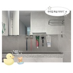 #현명한소비 #현명한소비템 #욕실 💦✨


처음 이 집에 이사왔을 때 이 화장실을 어떻게 하면
관리는 쉽고 깔끔하게 쓸 수 있을까 고민을 참 많이 했어요


화장실은 습도 관리, 곰팡이 관리가 참 고민이잖아요
이런 저런 물건들이 많이 꺼내져있으면
그 물건들 아래로 곰팡이가 생겨서
관리가 쉽지 않더라구요 😂


그래서 저는 전체적으로 [ 공중부양 ] 을 선택했어요! 
청소도구들도 공중부양 시키고
칫솔이나 면도기, 클렌징폼도 공중부양 시켰더니
관리가 훨-씬 편해졌어요 - !  🫧🧽


물때가 덜 생기고 금방 마르고 위생적이여지고
관리가 정말 편하더라구요,,
그래서 왜 공중부양 공중부양 하는지 경험해버렸어요,,


그 이후로 신혼집이나 집들이를 가면
공중부양템들 소문 많이 내고 있답니다 >< 


욕실 공중부양템들은 한번 사두면 바꿀 일도 많지 않아
완전 현명한 소비가 되실거에요 🤍



#콘수프기록집 #욕실용품 #공중부양템 #공중부양 
#화장실인테리어 #화장실템 #욕실템추천 #신혼집
#신혼부부 #신혼집인테리어 #화장실인테리어 
#신혼희망타운 #신혼희망타운화장실 #욕실용품추천 
#칫솔 #칫솔꽂이 #칫솔걸이 #칫솔추천 #바이칸
#선팔맞팔 #답방 #맞팔해요 #맞팔 #소통해요 🤍✨
