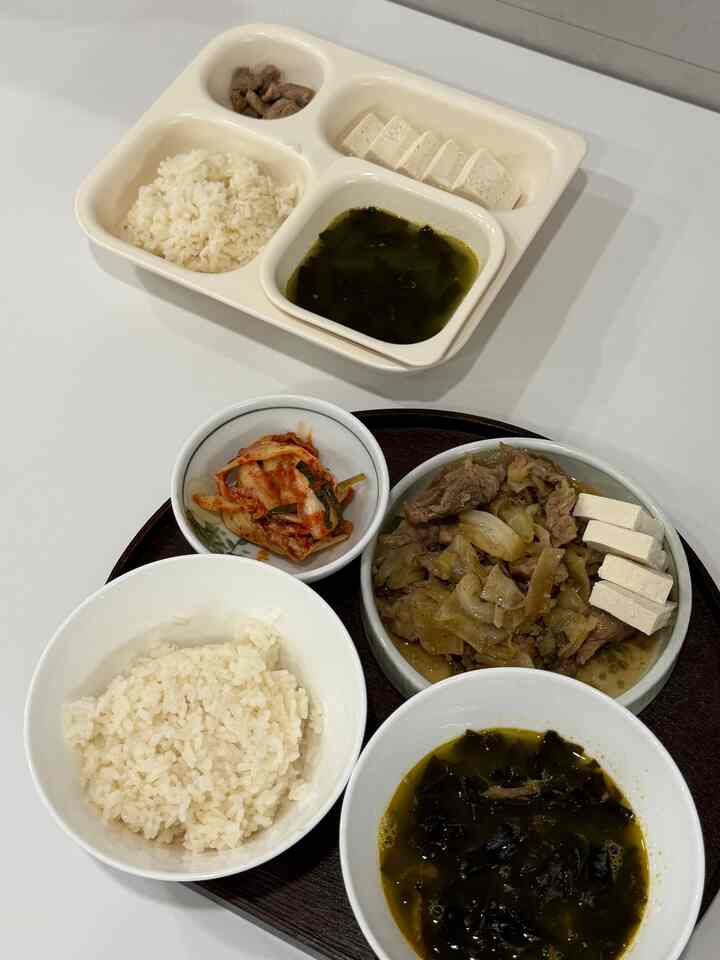 #예쁜그릇자랑 #식탁위예술 

丁寧に盛って 
赤ちゃんも私もよく食べた夜！ 

綺麗な器に盛って食べるとなんだか気分も良くなります🤍  #그릇추천 #아기그릇 #저녁메뉴 