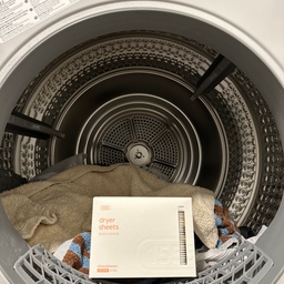 빨래 건조할 때 한 장 더해주는
1555 드라이어시트🧺
건조기 돌리고 나면 은은한 향까지 더해져
빨래 마무리가 한결 기분 좋아요🤍
간편하게 챙기는 우리 집 세탁 루틴!
건조기 시트 사용하시는 분들 계신가요?
#드라이어시트 #건조기시트 #빨래건조 #29cm
