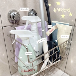 우리집 욕실을 깔끔하게 책임지고 있는 욕실 청소존 소개합니다🙌🏻
#올스텐바구니 #공중부양템 
무타공 강력 흡착렉에 올스텐 소바구니를 걸어줬더니
청소템들 공중부양시켜서 물떼와 곰팡이 걱정이 싹 사라져서 좋아요💕
#스퀴지
욕실은 물기없이 유지하는게 근본!! 
남은 물기를 싹 가져가 주는 스퀴지👍🏻
길어서 허리 무릎굽히지 않아도 돼서 좋아요🤍
#욕실세정제 
다목적 세정제는 #쿼시
#곰팡이세정제 #살림백서 
저는 이렇게 두가지로 나눠 용도별로 씁니다😊
사실 해도해도 끝이 없는 욕실 청소😂
좋은 노하우나 아이템 있으면 서로 공유해요🙌🏻
#욕실용품 #욕실청소도구 #욕실청소템 