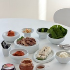 식단 신경써서 먹는 요즘,
순담원 쌈장과 목살구이로 !
솔솔푸른솔 그릇과 한식 조합은 진짜 🤍
너무 예쁘죠! 

#콘수프기록집 #오늘의우리집 #집밥 #한식 #그릇 #솔솔푸른솔 #순담원 #요리 