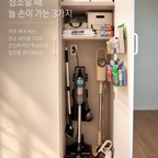 청소할 때 자주 손이 가는 3가지 🧹

청소할 때 결국 자주 쓰게 되는 건
복잡하지 않고 바로 꺼내 쓸 수 있는 것들이더라고요.

아이들도 있고, 고양이도 함께 지내는 집이라
청소는 늘 일상의 한 부분이에요.

침구는 가볍게,
바닥의 먼지와 털은 빠르게,
조금 더 개운하게 닦고 싶은 날엔 스팀으로.

매일 완벽하게 청소할 수는 없지만
필요할 때마다 조금씩 정리하며
우리 가족이 편안하게 머무는 공간을 만들어가고 있어요.

오늘도 마음이 머무는 공간을 기록합니다. 🌿

#오늘의집 #오늘의우리집 #FTC28기 #청소일등공신 #청소템추천 #청소용품추천 #보아르침구청소기 #기본에청소포 #한경희스팀청소기 #침구청소 #바닥청소 #물걸레청소 #스팀청소기 #청소루틴 #살림기록 #공간기록 #콘수프기록집 