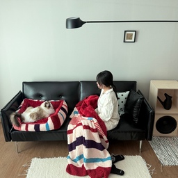 루리랑 첫 커플템❤️
색감부터 촉감까지 모두
우리의 취향이었던 담요와 방석..!
다른 색상들도 예뻐서
깔별로 쟁이고 싶은 마음 10000%,,🫶🏻🥹
#콘수프기록집
#예쁜템최고야 
#담요
#담요추천 
#커플템 
#고양이방석
#고양이가있는집 
#고양이용품 
#인테리어소품 
#거실인테리어 
#거실꾸미기 
#침실
#침실인테리어 
#침실꾸미기 