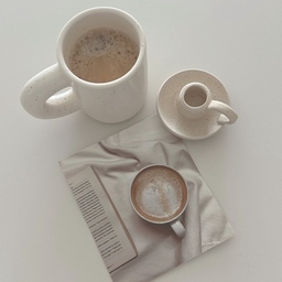 #커피존완성템
커피를 잘 알지는 못하는데 또 안 마시면 섭섭한 1인☕️
밥 먹고 나면 꼭 커피 한 잔 마셔줘야 입도 마음도 깔끔해지는 느낌이라 자주 마시게 되더라구요😄
사실 저는 커피 마시면 잠이 안 와서
요즘은 디카페인으로만 마시고 있어요.
근데 요고 디카페인 진짜 맛있어요‼️‼️
우리 집 오는 사람들마다 "이거 디카페인 맞아?" 하면서 칭찬해줘서 어깨가 으쓱해진답니다🤍
그래서 캡슐은 항상 쟁여두는 편이에요.
이렇게 예쁘게 보관해두니 우리집 커피존 보는 맛도 있네요☺️
우리집 커피존의 완성템✨
#홈카페 #돌체구스토 #지니오S #네스카페돌체구스토 
#아메리카노그란데디카페인 #디카페인 #디카페인커피 #홈카페스타그램 #커피존 #커피존꾸미기 #주방꾸미기 #주방스타그램 #살림스타그램  #캡슐커피 #캡슐커피머신 #오늘의커피 #육아맘홈카페 #감성홈카페 #내돈내산