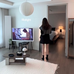 우리 집 조명 켜는 순서 🌝 작업실부터 복도, 드레스룸, 거실, 주방을 지나 마지막은 침실까지.
공간마다 조명이 여러 개 있다 보니 하나씩 켜다 보면 어느새 집 전체가 환해져요. 조명은 많을수록 좋다 ✨
조명 켤때는 공간 분위기가 달라져서 하루 중 좋아하는 순간.
이번에 들인 ikea 할가트 조명을 자주 켜는데 어떤 공간의 조명을 가장 많이 사용하시는지 궁금해요 🤭 
#콘수프기록집 #오늘의우리집 #호텔같은우리집 #lighting #homedecor