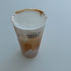 오늘의 홈카페 
메이플 솔티드 클라우드 라떼

브레빌을 구매하고
확실히 카페에 가는 횟수가 많이 줄었어요.

네스프레소 머신사면서 
구매했던 에어로치노는
콜드폼 만들때 유용하게 사용중입니다.

GBH 컵은 너무 예뻐서 
쓸때마다 뿌듯해요!!


#커피존완성템 #커피머신 #커피존 #커피존꾸미기 
