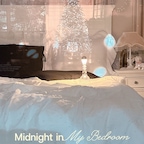 #오늘의우리집  #콘수프기록집 

Midnight in My Bedroom★ 
-
-
밤의 침실은 낮보다 조금 더 아름다워요
새하얀 이불은 더 깨끗해 보이고,
검은색은 조금 더 선명해지고..

우리집은 벌써 10월의 크리스마스 
조금 이른 것 같지만
트리 영상 켜놓고 침실에 누워있으니까
정말 12월의 겨울안에 있는듯한 기분이 들어서 
맘이 몽글몽글해져요
트리불빛과 새하얀 이불에 그려진 반짝임들이 섞여서 
침실가득 별이 쏟아지는 느낌이에요
얼마전 선물받은 마리엔젤 차렵이불인데 
‘미드나잇’ 이름처럼 몽환적이고 신비로와요

낮과는 다르게 밤은
조금은 흐트러져 있을수록 왠지 더 예뻐보이네요✨💫
@mariangel.co.kr 
.
.
.
.
#침실인테리어 #마리엔젤 #침실스타일링 #프렌치인테리어 #프렌치스타일 #침실인테리어 #침실꾸미기 #홈스타일링 #침구인테리어 #화이트인테리어 #로맨틱인테리어 