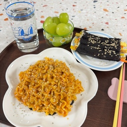 #예쁜그릇자랑 #콘수프기록집 #챌린지
원플레이팅도 좋아하고 
아이들 밥 챙겨줄때도 원플레이트 잘쓰는 우드트레이에 어떤 그릇을 올려도 잘 어울리구여!!
#타블도트 그릇도 좋아하는데 밋밋하지 않으면서
한식도 양식도 어떤 음식도 잘 어울리는 그릇이 
아닐까싶구요👍👍
#맞팔 #맞팔환영 #맞팔해요 #맞팔선팔 #맞팔소통 #맞팔환영해요 #플레이트 #원플레이트 #플레이팅 #플레이팅접시 #플레이팅필살템 #오늘의가든