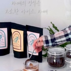 #콘수프기록집 #예쁜템최고야 

주말에는 아이스 라떼 한 잔! 🍁🍂

아이스라떼는 유리컵에 마시면 뭔가 더 맛있게 느껴지는 것 같아요!
샷이 주르륵 흐르는 재미도 있구요 😆🤍

주말 즐겁게 보내세요 :)

#홈카페 #커피 #이케아 #유리컵 #원두 #테이블매트 #샷잔 #모던하우스 #커피잔 #커피타임 #테이블 #컵 #소품 #맞팔 #선팔 #소통 #맞팔환영 