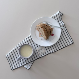 토요일 점심시간 알차게 보내기🤍
직접 만든 #고구마라떼 와 맛난 빵!
이게 행복이지 ㅎㅎ
그 와중에 갬성샷 찍는 누나
이상하게 쳐다보는 우리집 두부동동이들…(마지막사진)
#토요일 #감성샷 #혼자즐기는하루 