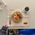 #예쁜그릇자랑
내 최애 이이호시유미코 접시
여기에 브런치만들어먹으면 그리 더 맛난다구요!
#홈브런치 #브런치접시 #이이호시유미코 #브릭나인 #포세린식탁 #세라믹식탁 #홈카페 #브런치 #브런치메뉴 