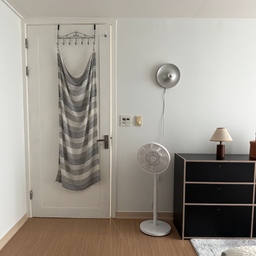 블랭킷 말리는중 
#안방수납장 #제이디홈드레싱 #탄귀서울 #벽조명
#블랭킷 #블랭킷추천 #문인테리어 #블랙가구
