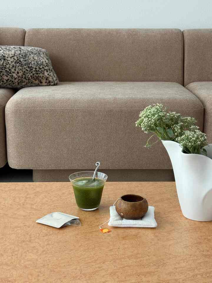 抹茶ラバーの幸せな日常🍵🍂

もともと甘い抹茶が好きでしたが、
ニューヨークで飲んだ濃厚で安い抹茶の味
韓国に戻っても何度も思い出しました……
済州オーガニック抹茶で代理満足する最近🍃

そして一緒に楽しむオーガニックカボチャも欠かせません。
日が肌寒くなるとこんなティーの種類が惹かれる最近ですね☺️


Instagramの@zni_home


＃今日の私たちの家 