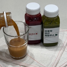 #일상
🌿 내 몸을 바꾸는 매일의 채소 습관
여러분, 채소 섭취량 어떻게 채우고 계신가요?
최근에 알게된 정담하루 덕분에 저는 이 고민 싹 사라졌어요!
아침마다 가볍게 채우는 순수 100% 과채주스! 첨가물은 전혀 없이, 클린한 원물 그대로 담아 매일 부담 없이 채소 섭취량 완충!💚
이 몸에 좋은 음료도 최소 3개월 이상은 꾸준하게 섭취해주는 것이 중요하다고 해요. 
우리 몸의 선순환을 만들어내려면 최소 3개월은 꾸준히 내 몸에 좋은 영양을 넣어주는 시간이 필요하거든요!
근데 매일 똑같은 주스만 마시면 금방 질리고 지루해지잖아요?
’정담하루‘에는 무려 7가지 서로 다른 클렌즈주스가 준비되어 있어서 질릴틈이 없어요.
새콤달콤한 맛부터 담백하고 깔끔한 맛까지, 그날의 기분과 컨디션에 맞춰 다양하게 크로싱하며 마시니까 매일 질릴 틈 없이 즐겁게 지속할 수 있답니다!
오늘부터 정담하루와 함께, 나를 위한 가벼운 3개월 채소 습관을 시작해보세요 🙌🏻
#온눅네 #신혼집 #신혼부부 #신혼부부일상 #신혼부부안방 #33평구축인테리어 #33평아파트인테리어 #집꾸미기 #우드인테리어 #웜톤인테리어 #과채주스 #건강식단