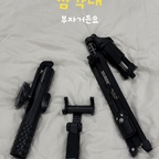#현명한소비 #콘수프기록집

삼각대만 몇 개째인지 모르는 사람 저예요 🙋🏻‍♀️📸

여러 개 써보고 드디어 정착하고 싶은 삼각대를 찾았어요 🤍

바로 신지모루 셀픽스 맥세이프 셀카봉 !

✔️ 손에 쏙 들어오는 작고 가벼운 사이즈
✔️ 맥세이프로 간편하고 단단하게 착!
✔️ 최대 130cm까지 쭉 늘어나서 활용도 UP
✔️ 리모컨으로 멀리서도 편하게 촬영 가능

삼각대는 크고 무거우면 손이 잘 안 가는데,
이건 휴대하기도 편하고 촬영할 때 세팅도 간편해서 마음에 들더라고요 🥹

집에서 인테리어 사진이나 릴스 찍을 때도,
가족사진이나 혼자 전신샷 남기고 싶을 때도 유용할 것 같아요 📷

이제 삼각대 여러 개 꺼내놓지 말고
셀픽스 하나로 간편하게 촬영해 보려구요 🌿

삼각대 고민 중이셨다면 이런 타입도 꼭 비교해 보세요!

#신지모루 #신지모루셀픽스 #셀픽스 #맥세이프셀카봉 #맥세이프삼각대 #셀카봉추천 #삼각대추천 #스마트폰삼각대 #릴스촬영템 #홈스타그램