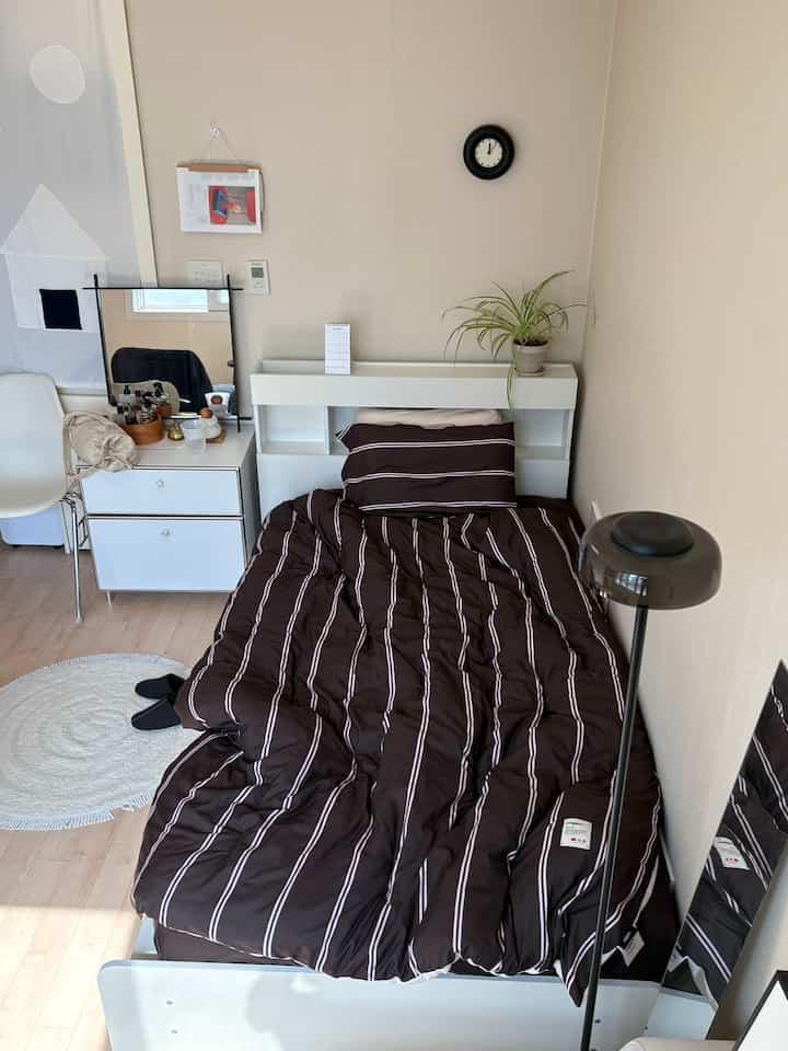 秋のベディングの交換🤎

 #home #interior #家具 #家具 #小物 #daily #今日の家 #セルイン #セルフインテリア #homedecor #roomtour #home #roomdecor #オーハウス #ワンルーム #ワンルームインテリア #クッションカバー #ラグ #ビンテージラグ #秋インテリア #自家製インテリア＃照明＃秋のベディング＃コンスープ記録集 